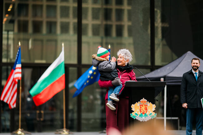 Ковчежникът на област Куук, САЩ, връчи отличителни грамоти на учители и общественици от българската общност в Чикаго