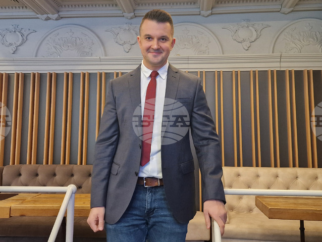 Затлъстяването е широко разпространено заболяване, шест от десет българи са с наднормено тегло, каза доц. Явор Асьов