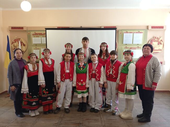 Ореховският лицей „Александър Малинов“ в Украйна отбеляза Трети март с тържество и българско хоро