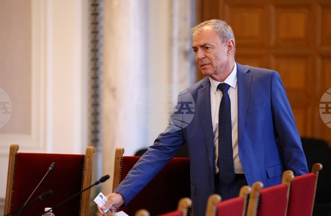 Ако дерегистрираме училището „Космос“, то ще престане да работи по българските закони, но има международна регистрация, каза министър Игнатов 