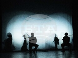 „Носорози“ с режисьор Васил Василев открива „Сцена без граници“ в Народния театър, снимка – Народен театър/  Албански театър – Скопие