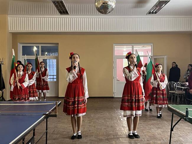 Турнири по шах и тенис на маса се състояха в българското село Калчева в Украйна по случай Трети март