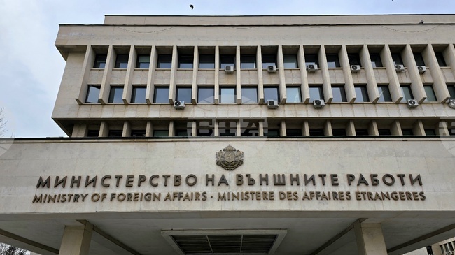 Очаква се днес да се приберат 180 български граждани от Дубай и 111 души от Салала, Оман, съобщиха от МВнР