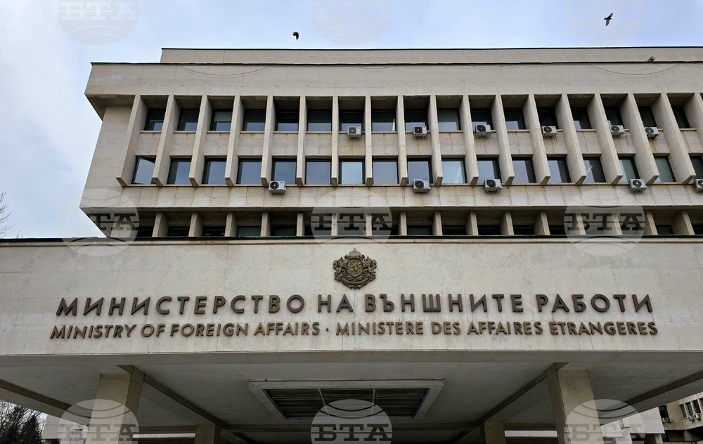 Очаква се днес да се приберат 180 български граждани от Дубай и 111 от Салала, Оман, съобщиха от МВнР