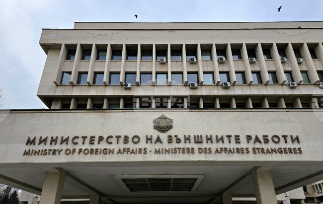 Очаква се днес да се приберат 180 български граждани от Дубай и 111 от Салала, Оман, съобщиха от МВнР