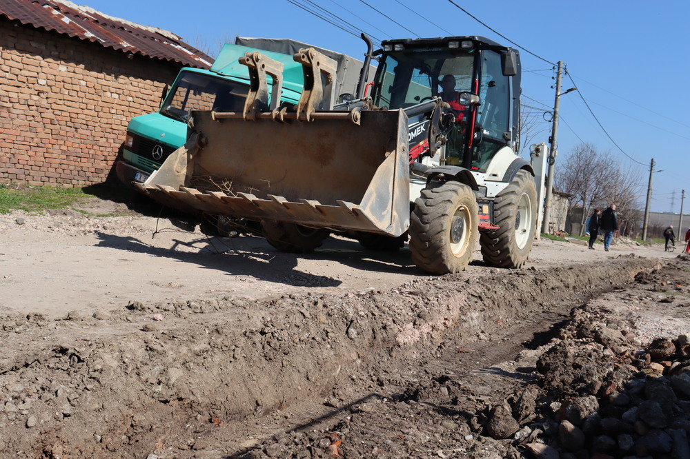 Започна подмяната на над 2,4 км водопроводи и реконструкцията на девет улици в картал "Болярово" в Хасково
