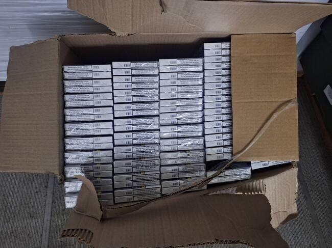 Агенция „Митници“: Над 6 млн.къса цигари задържаха митнически служители при проверка на хладилен камион