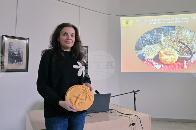 Обредният хляб представлява културен мост между миналото и съвремието, каза Силвия Гарванска от РИМ Враца 