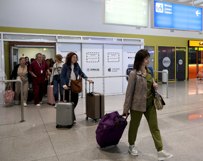 Още от началото на конфликта в Близкия изток ситуацията в Дубай беше под контрол, каза на летището във Варна екскурзоводът Павлина Русева 