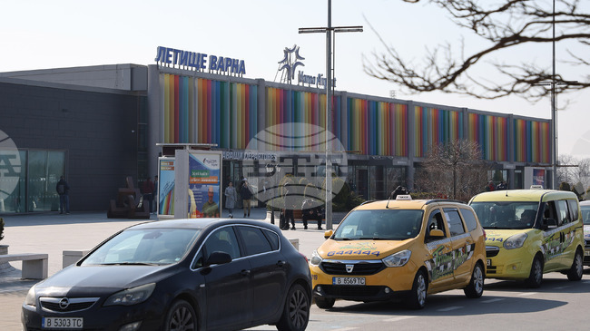 First Plane with Bulgarians from Dubai Lands at Varna Airport