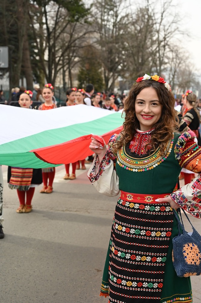  В град Елин Пелин със 148-метров български трибагреник отбелязахме 148 години СВОБОДА 