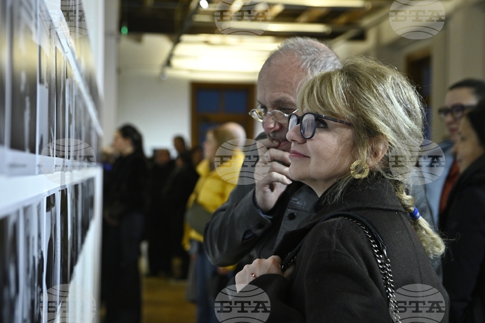 Изложба посветена на паметта на Камелия Чекарлиева-Минчева - откриване