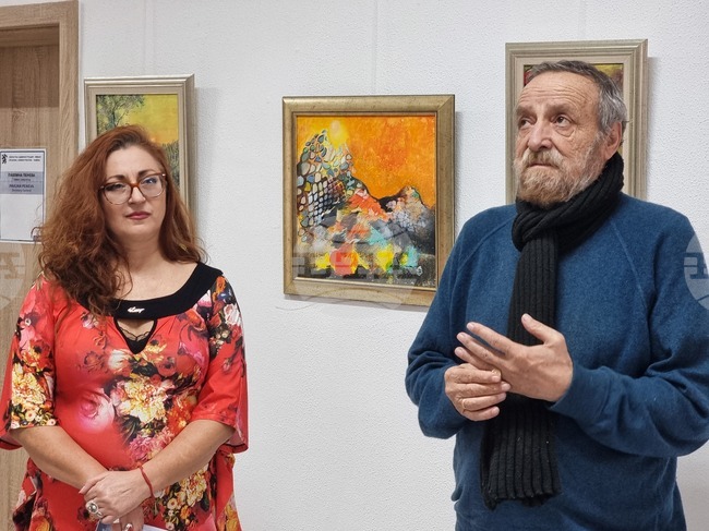 Изложба с живописни платна „Молитва за пролет“ подреди в Ямбол художничката и поетеса Ваня Велева