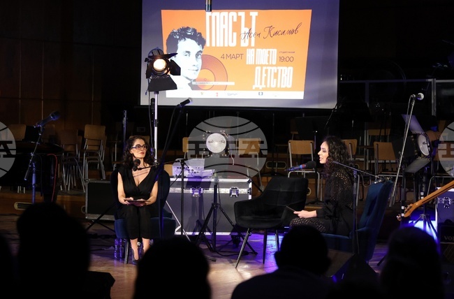 Асен Кисимов: Аз съм един от многото, и заедно с многото, трябва да се опитам да бъда един от първите