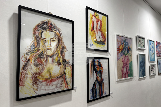 Произведения на дами творци от Казанлък са показани в зала „Иван Милев" в традиционната изложба „Женското начало"