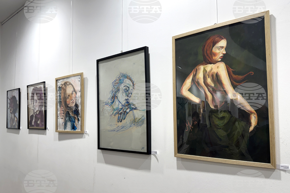 Казанлък - изложба - „Женското начало“