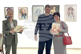 Казанлък - изложба - „Женското начало“