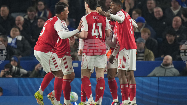 Арсенал се възползва от грешна стъпка на Манчестър Сити и поведе със седем точки на върха във Висшата лига