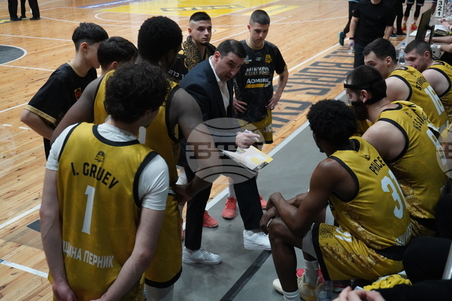 „Надявам се, че тази победа няма да ни отнеме трима от играчите“, коментира наставникът на Миньор 2015 Ивица Вукотич след мача с Локомотив Пловдив