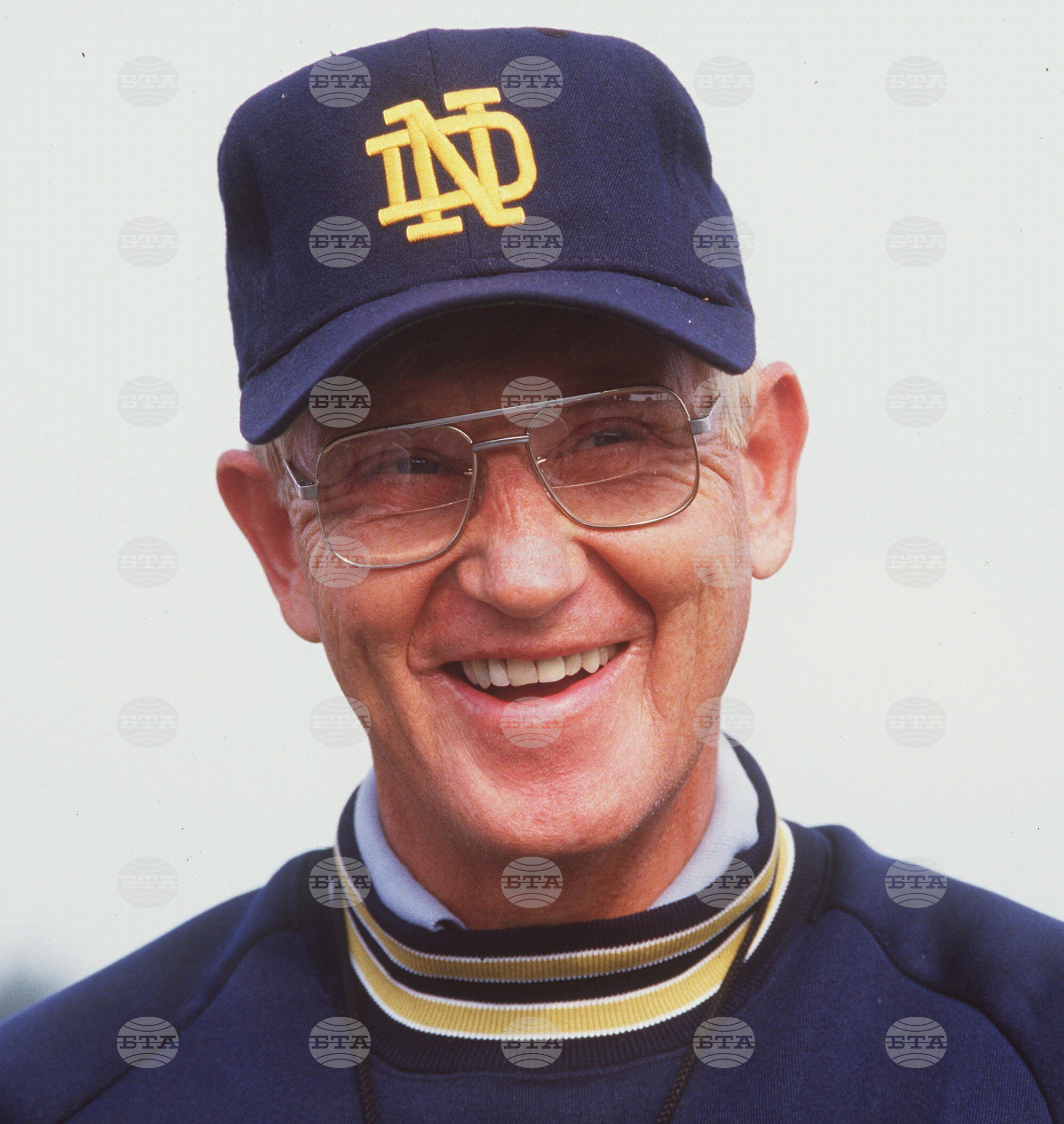 Obit Holtz Football