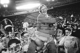 Obit Holtz Football