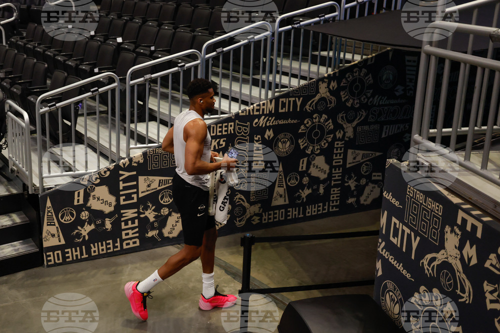 Hawks Bucks Basketball