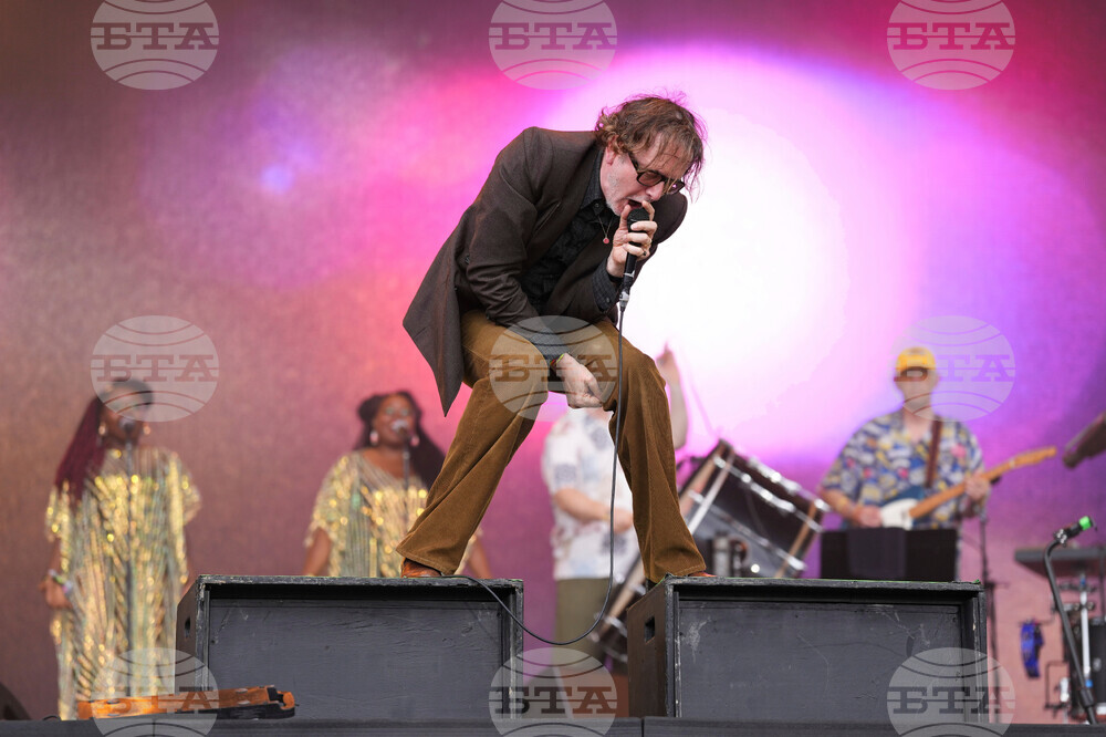 Philanthropy War Child Album