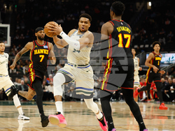 Hawks Bucks Basketball