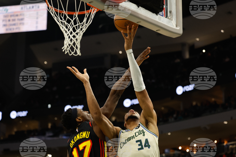 Hawks Bucks Basketball