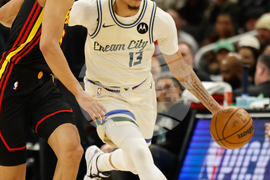 Hawks Bucks Basketball