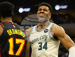 Hawks Bucks Basketball