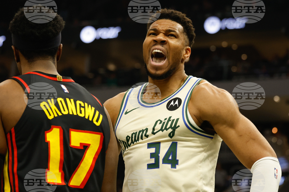 Hawks Bucks Basketball