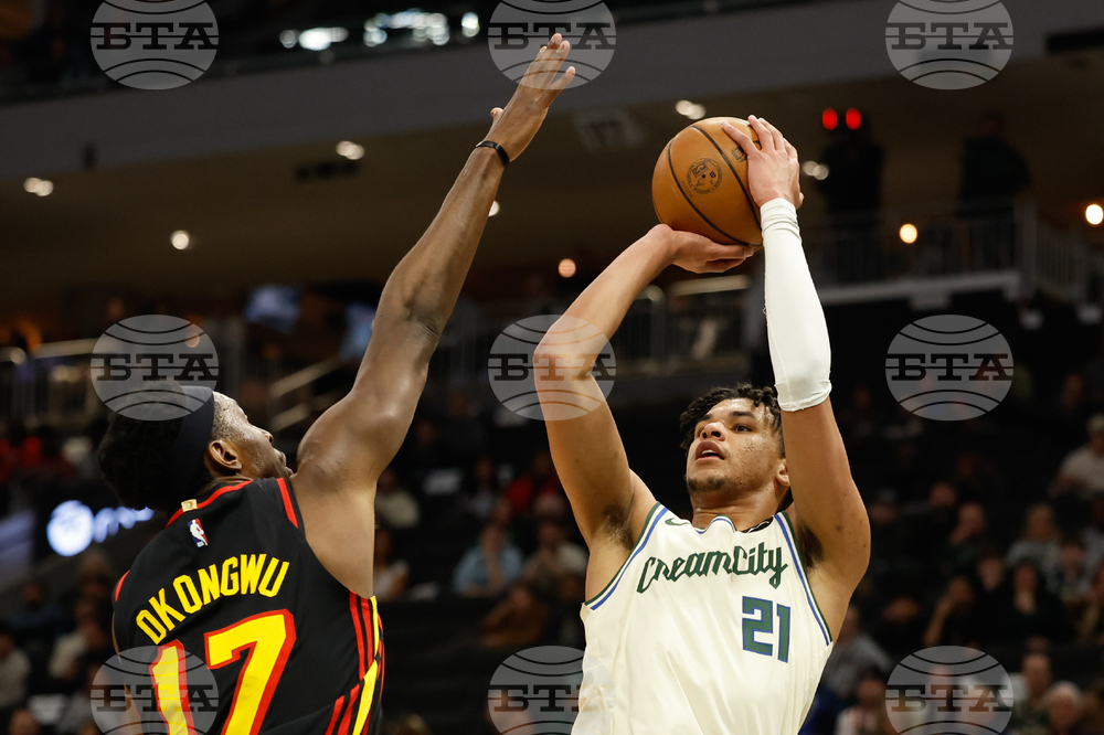 Hawks Bucks Basketball