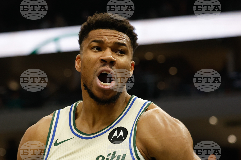 Hawks Bucks Basketball