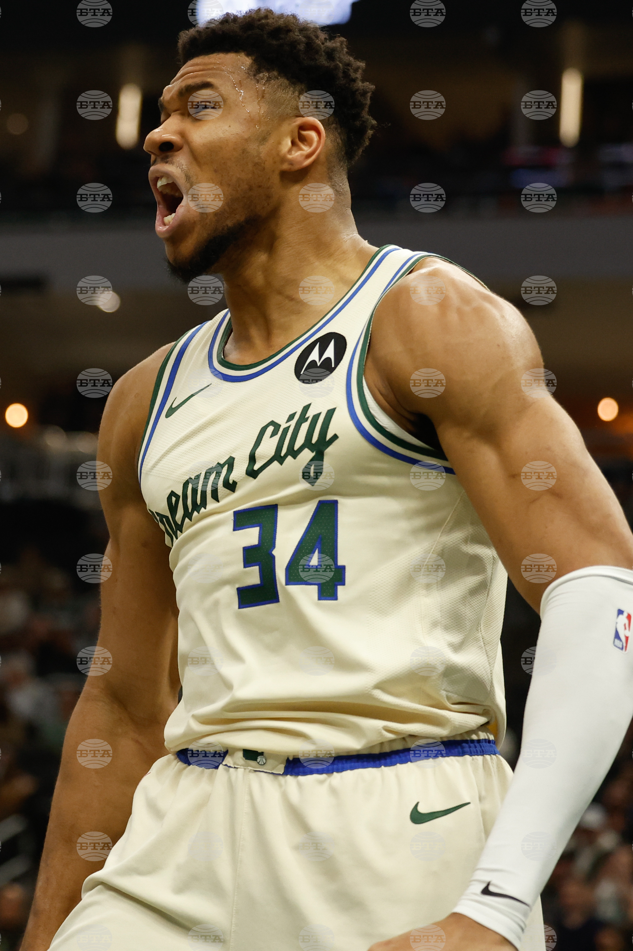 Hawks Bucks Basketball