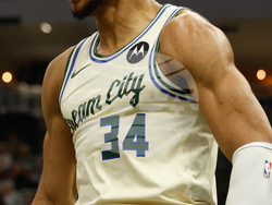 Hawks Bucks Basketball