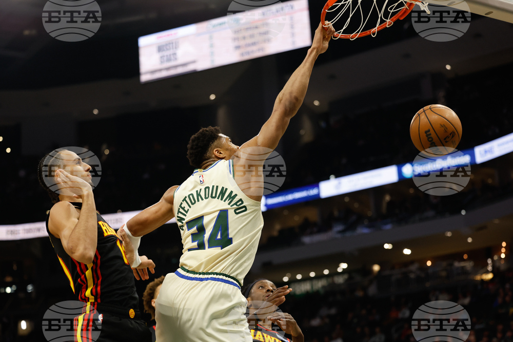 Hawks Bucks Basketball