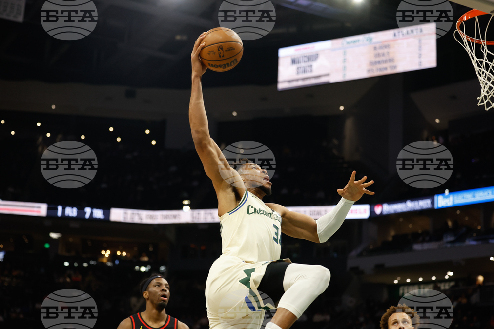 Hawks Bucks Basketball