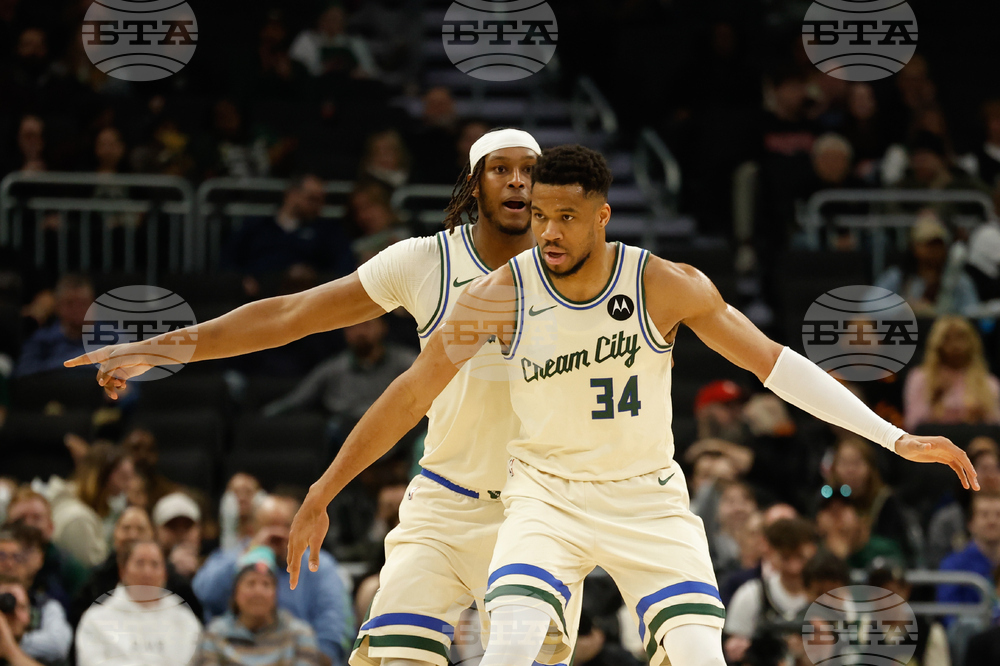 Hawks Bucks Basketball