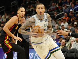 Hawks Bucks Basketball