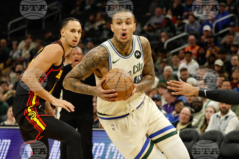 Hawks Bucks Basketball