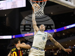 Hawks Bucks Basketball