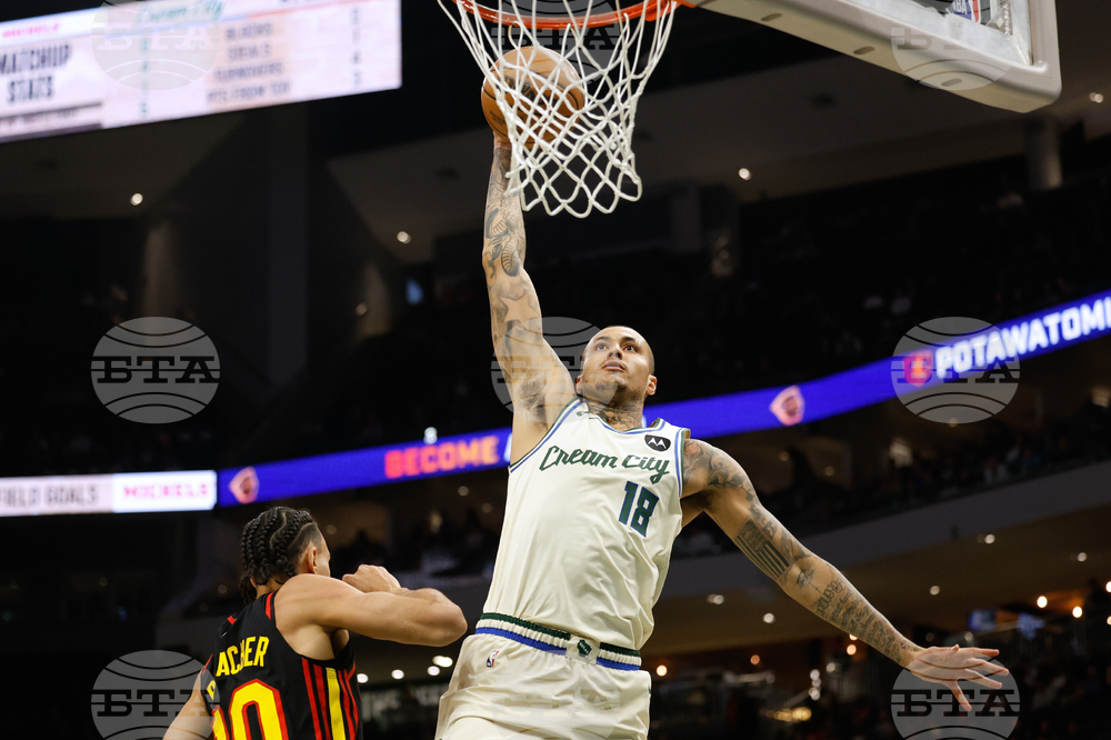 Hawks Bucks Basketball