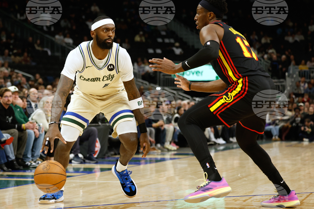 Hawks Bucks Basketball