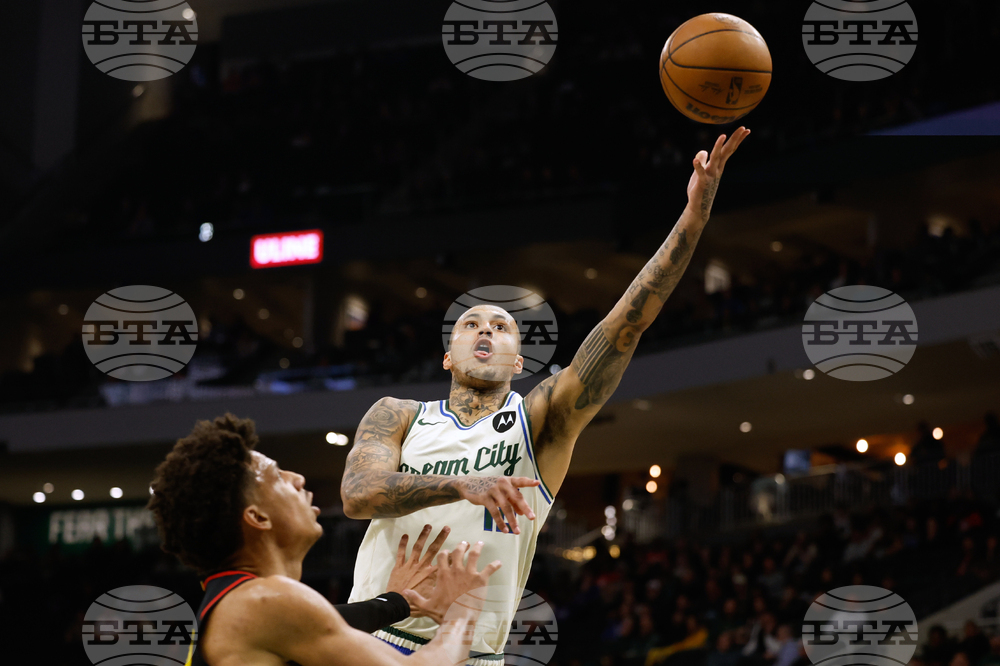 Hawks Bucks Basketball