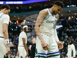 Hawks Bucks Basketball