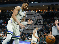 Hawks Bucks Basketball