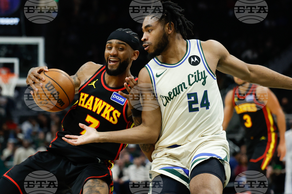 Hawks Bucks Basketball