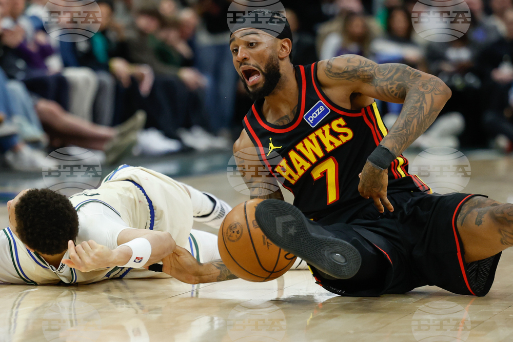 Hawks Bucks Basketball