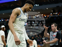 Hawks Bucks Basketball